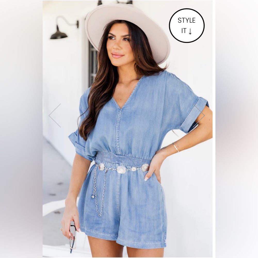 New! PINK LILY Make It True Short Sleeve Blue Chambray Romper Size Small